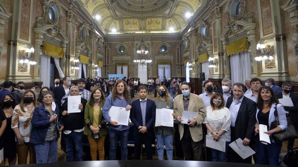 las autoridades bonaerenses firmaron el convenio.