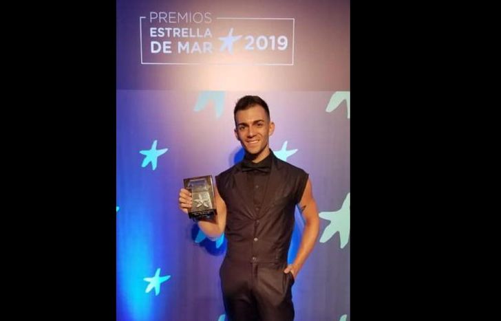 Recibió el galardón por la mejor actuación masculina de reparto.