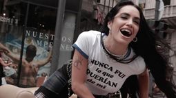 Lali no para.
