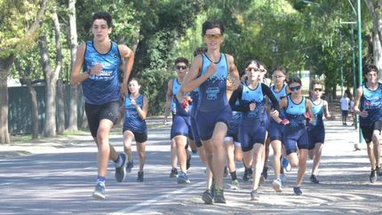 Los chicos entrenan varios días a la semana en el Parque de Lomas.