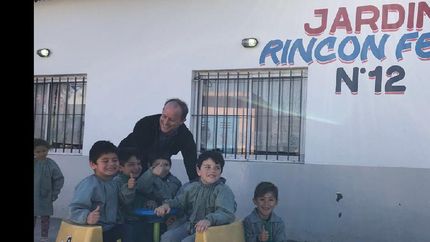 martín compartió la jornada junto a las docentes y niños que asisten al jardín.