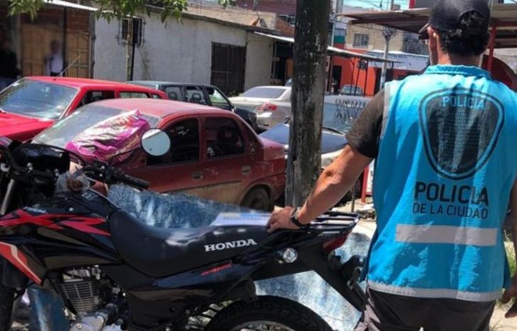 La moto sustraída fue recuperada por la Policía de la Ciudad.