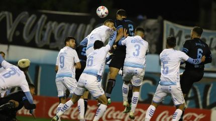 Temperley no estuvo fino en las área y sufrió una nueva caída.