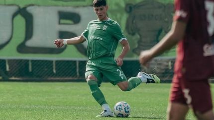 Mateo Mendizabal, central de Banfield con primer contrato. Mateo Mendizabal, central de Banfield con primer contrato.
