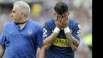 El delantero de Boca entrenó en Casa Amarilla a pesar del desgarro en el isquiotibial.