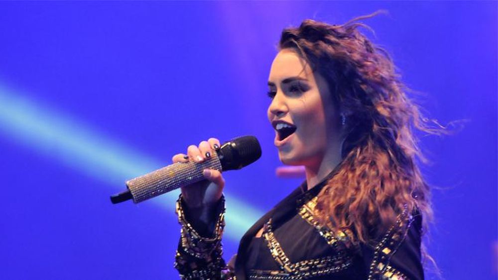 Lali no para.