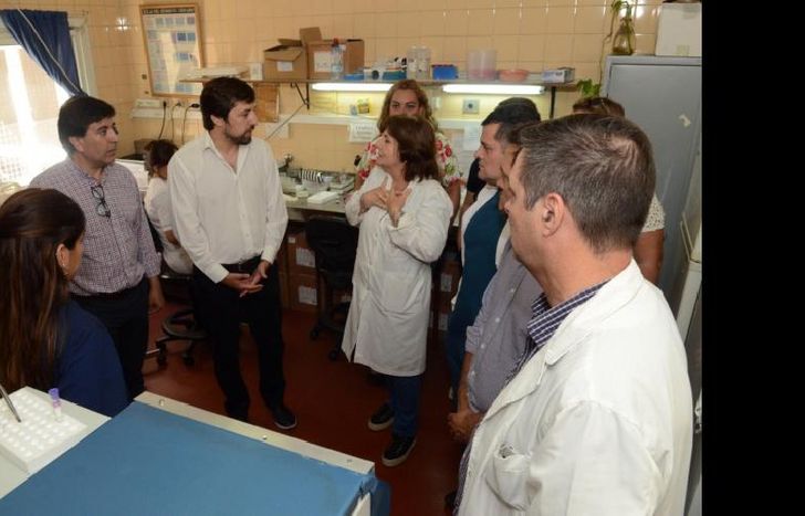 los médicos junto al flamante viceministro de salud bonaerense.