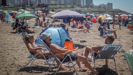 En Argentina, una familia necesita 2,38 veces el salario medio para vacacionar este verano.