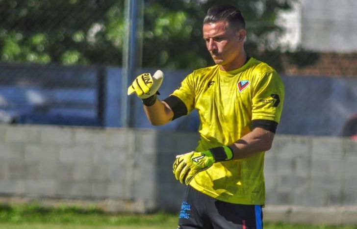 Giovini cerró otra vez el arco.