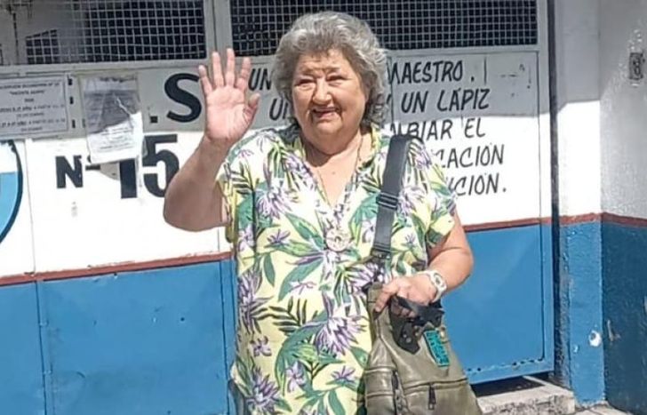 En su última visita a la escuela en la que trabajó casi 35 años.