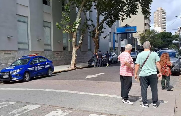 Ocurrió en la sucursal de Laprida y España.