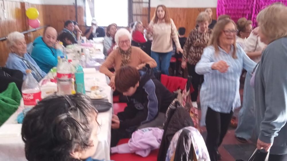 Un festejo masivo en Temperley con abuelos, nietos y bisnietos.&nbsp;