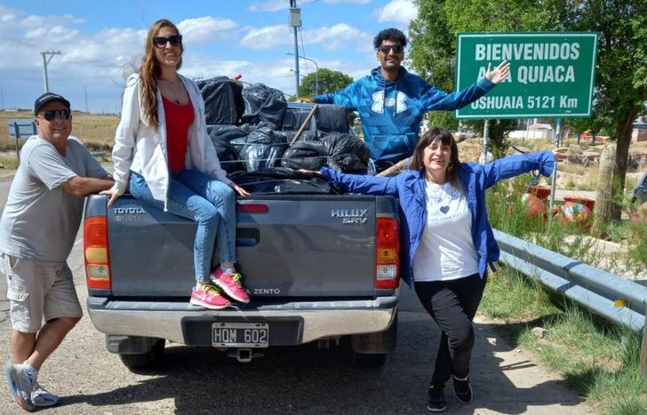 Graciela, acompañada de su familia, en la aventura solidaria por el norte del país.
