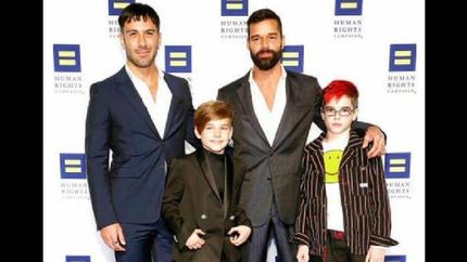 junto a su esposo y sus mellizos Matteo y Valentino.