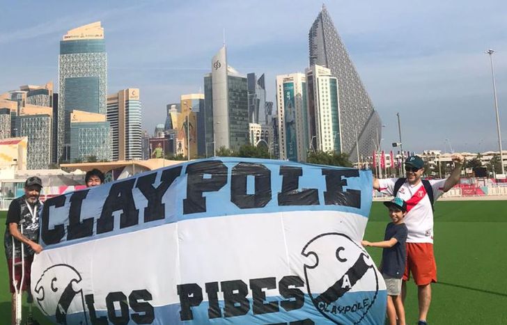 El comerciante lomense, fanático de Claypole, cumplió un sueño.