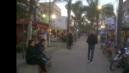 será en la peatonal de ezeiza.