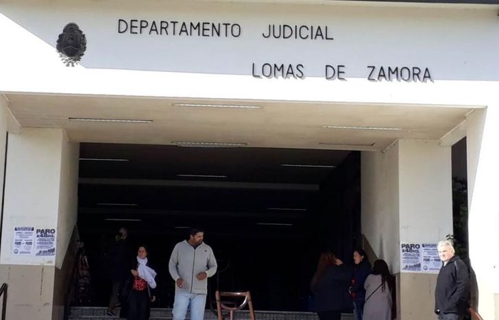 El imputado espera a ser juzgado.