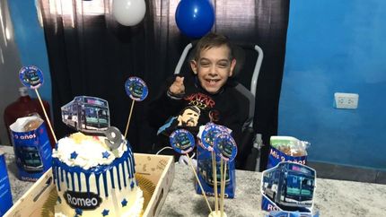 Romeo, feliz con el festejo de su cumpleaños.