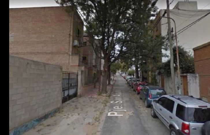 fue hallado dentro de su departamento maniatado.