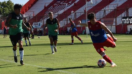 Los Andes empató los dos amistosos ante Nueva Chicago, en Lomas. Los Andes empató los dos amistosos ante Nueva Chicago, en Lomas.