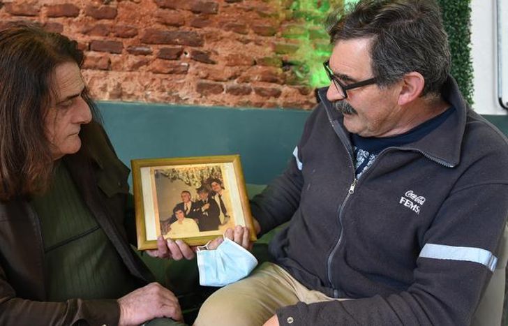 Alberto y el recuerdo a su tío Pepe. Hugo, amigo del sobrino, también lo conoció.