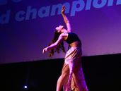 Akemi sigue creciendo como bailarina a pasos agigantados.