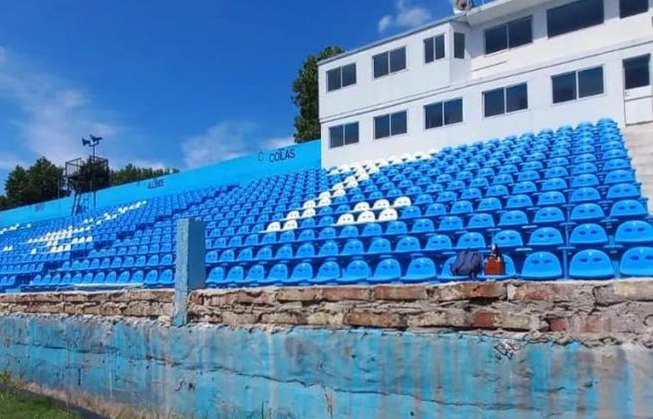 Ya no hay alambrado en la platea.