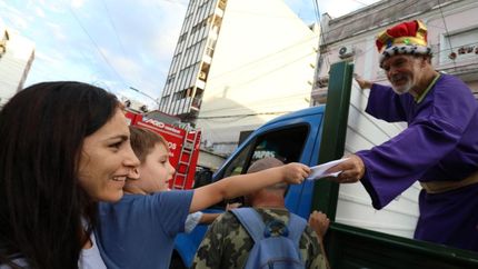 Los chicos llevarán cartitas con sus deseos para los Reyes. Los chicos llevarán cartitas con sus deseos para los Reyes.