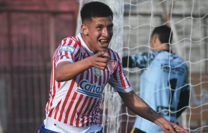 Barbas festeja su gol.