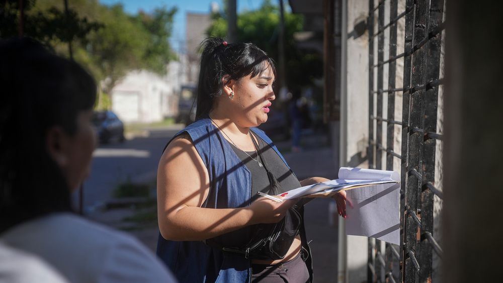 Equipos de Salud Lomas visitan casas, comercios y espacios comunitarios. Equipos de Salud Lomas visitan casas, comercios y espacios comunitarios.