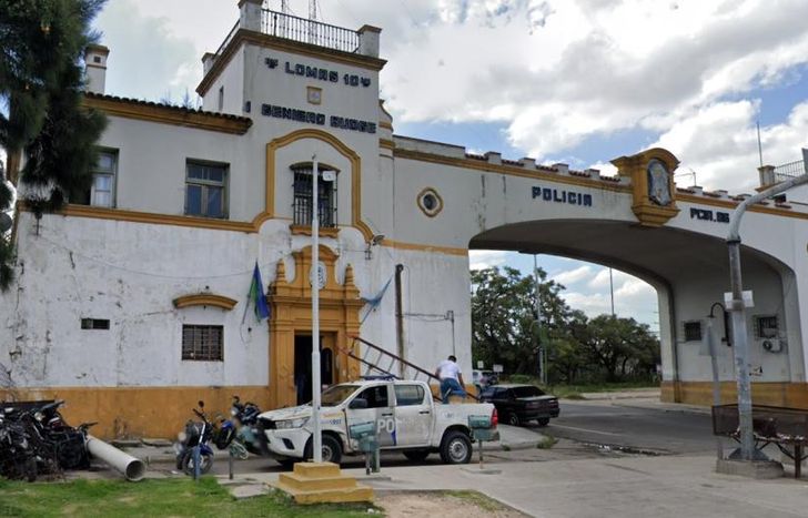 Efectivos de la Comisaría 10ª de Ingeniero Budge intervinieron en el caso.