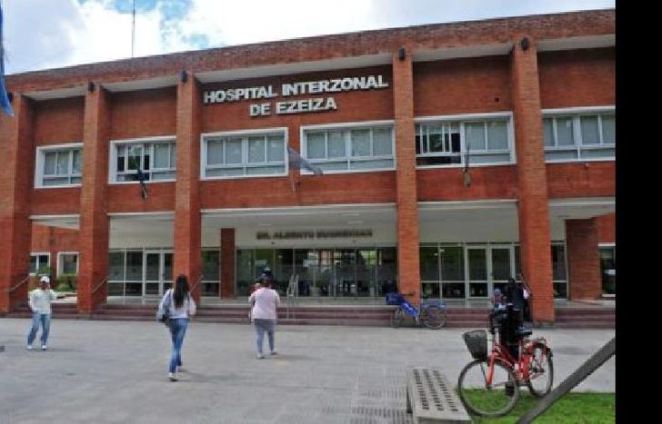 la víctima fue trasladada al hospital de ezeiza.