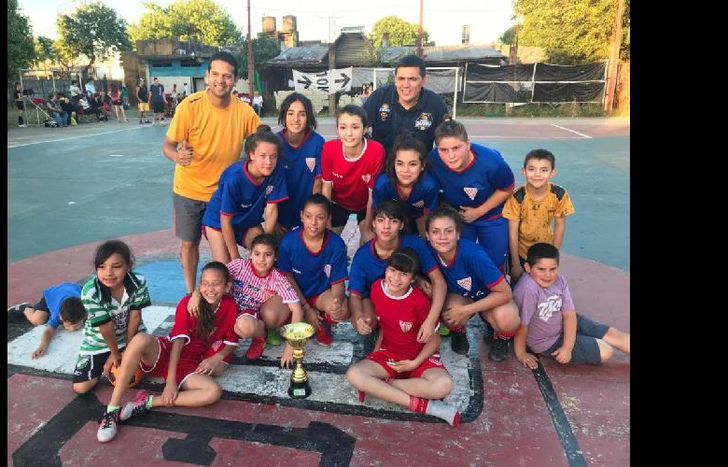 Las chicas de la Cuarta fueron campeona invictas.
