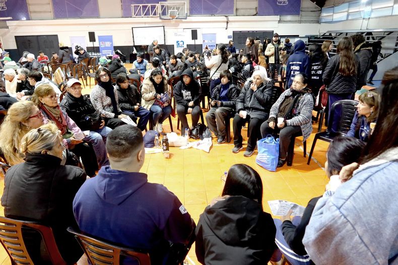 Jóvenes, docentes y adultos mayores participaron con compromiso y entusiasmo.