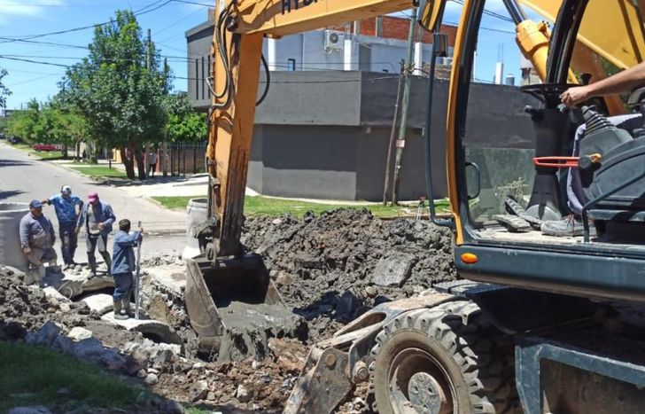 Instalan cañerías entre las calles Cosquín y Ginebra.