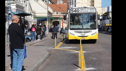 redisenaron la zona de paradas de colectivos en la estacion de lomas para garantizar el distanciamiento