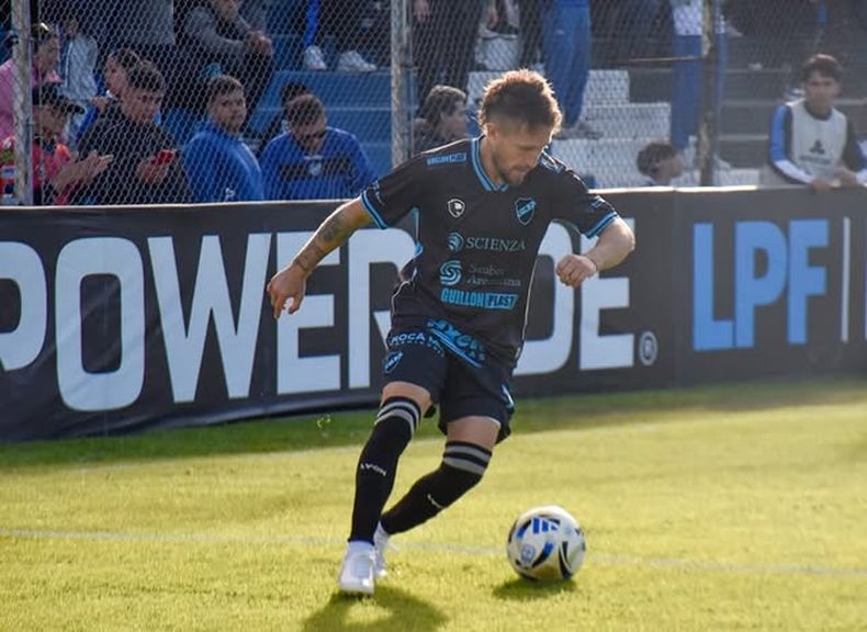 Fernando Brandán falló tres chances claras para Temperley. Fernando Brandán falló tres chances claras para Temperley.