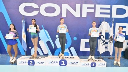 Akemi, en lo más alto del podio. Otra gran actuación de la deportista lomense.