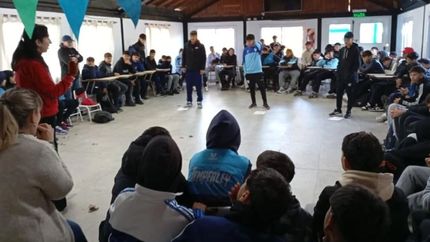 Encuentro con jóvenes de las divisiones juveniles del Club Temperley.