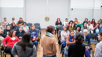 En el Salón Eva Perón del Municipio se reunieron para planificar el viaje.