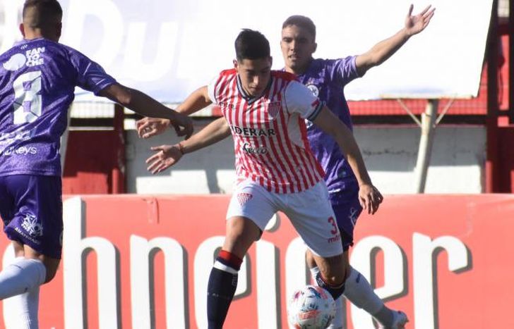 Vaca salió lesionado antes del final del primer tiempo.