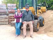 La familia Mettini de Lomas y el desafío de sostener un corralón durante 50 años.