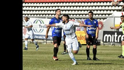 Cerutti, en el inicio del partido, anotó el 1-0 con un golazo desde afuera del área Cerutti, en el inicio del partido, anotó el 1-0 con un golazo desde afuera del área
