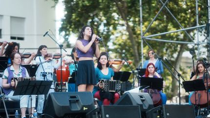 La Empoderada Orquesta Atípica dará un show para cerrar la noche en Turdera. La Empoderada Orquesta Atípica dará un show para cerrar la noche en Turdera.