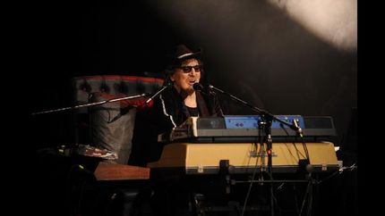 Nuevo material sobre el genio del rock nacional.