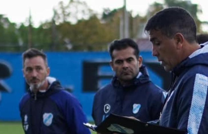 Campodónico analiza variantes.