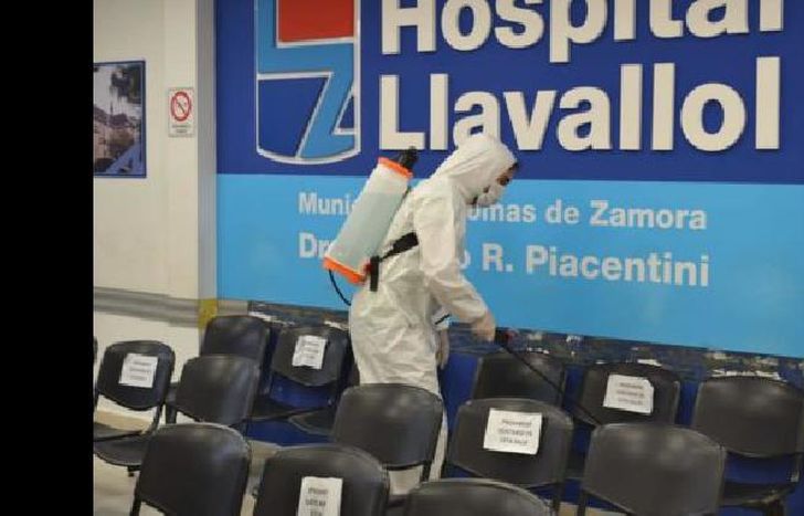 mientras, continúan los operativos de desinfección.