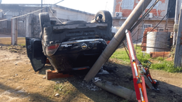 Impactante vuelco y choque en Budge: murió una joven