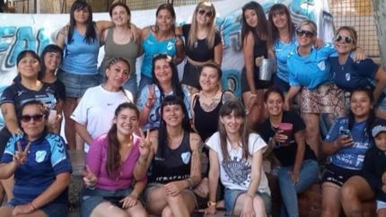 Viajarán más de 50 hinchas y socias.