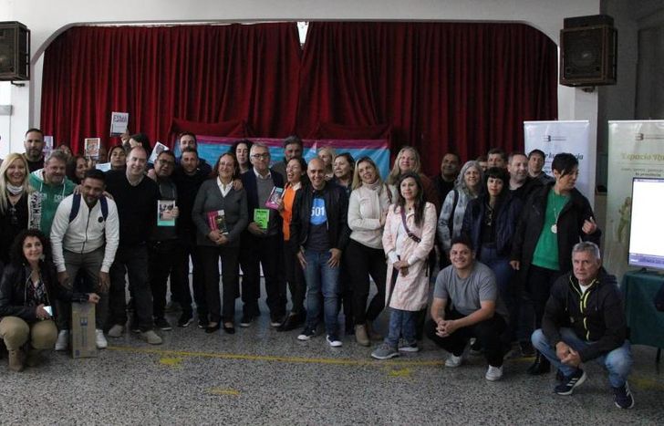 Cada escuela recibió más de 100 libros de prestigiosos escritores.